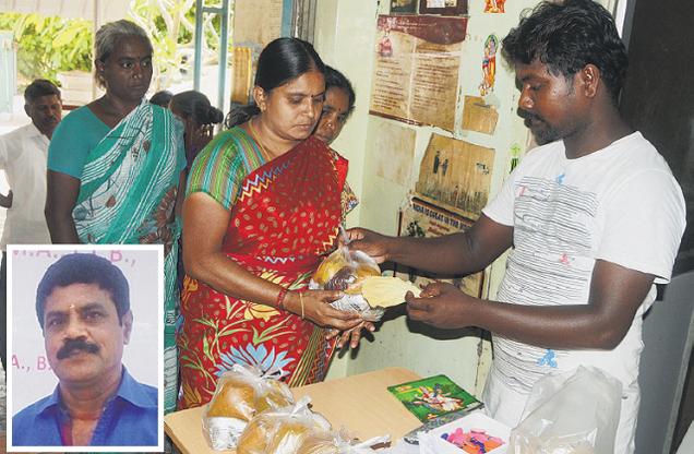 ஈரோடு அரசு மருத்துவமனை அருகே நோயாளிகளுக்கு ஒரு ரூபாய்க்கு சாப்பாடு: உணவக உரிமையாளரின் உன்னத சேவை